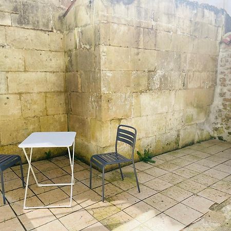 Appartement Avec Cour Privee Saint-Jean-d'Angely Exterior foto